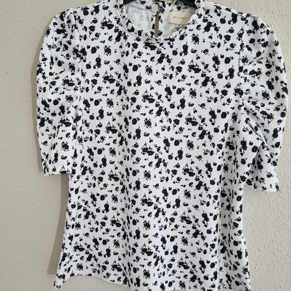 Melloday Women's  blouse white and black floral printed Size M - Picture 2 of 6